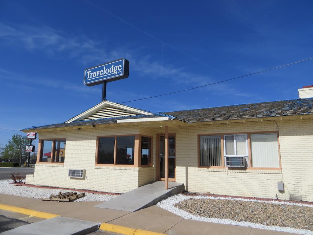 Travelodge By Wyndham Dodge City Exterior photo