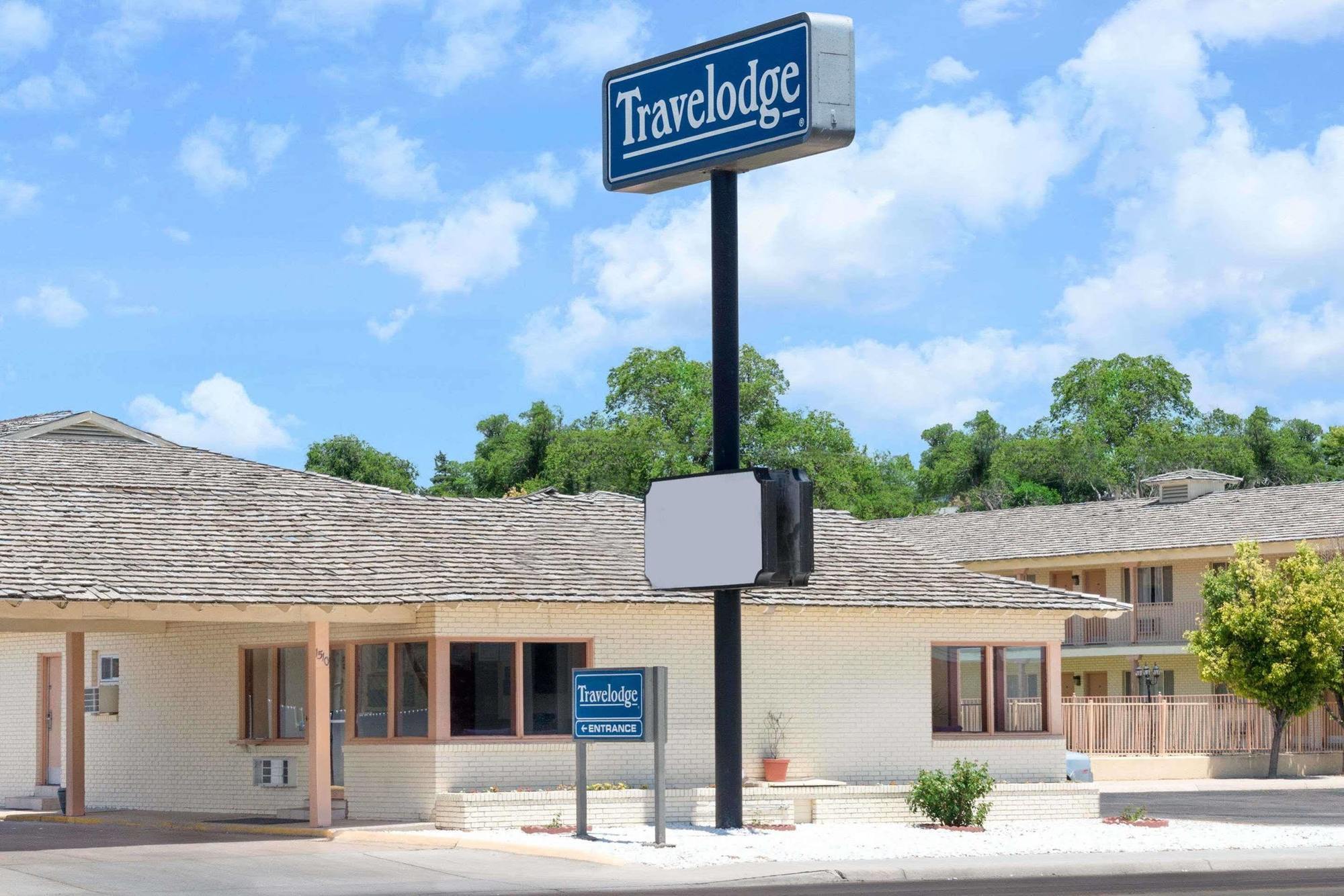 Travelodge By Wyndham Dodge City Exterior photo